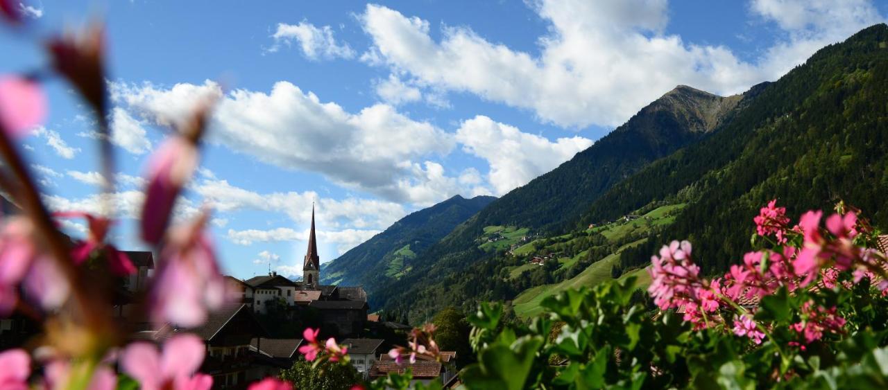 Pension Felseneck San Leonardo in Passiria Eksteriør billede
