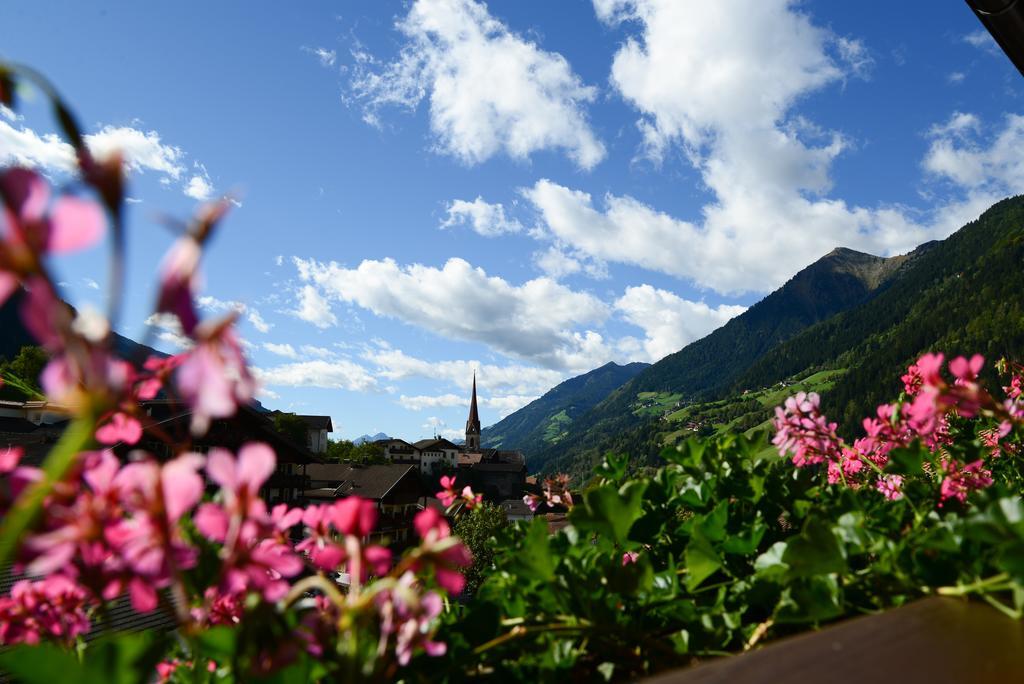 Pension Felseneck San Leonardo in Passiria Eksteriør billede