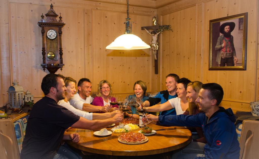 Pension Felseneck San Leonardo in Passiria Eksteriør billede